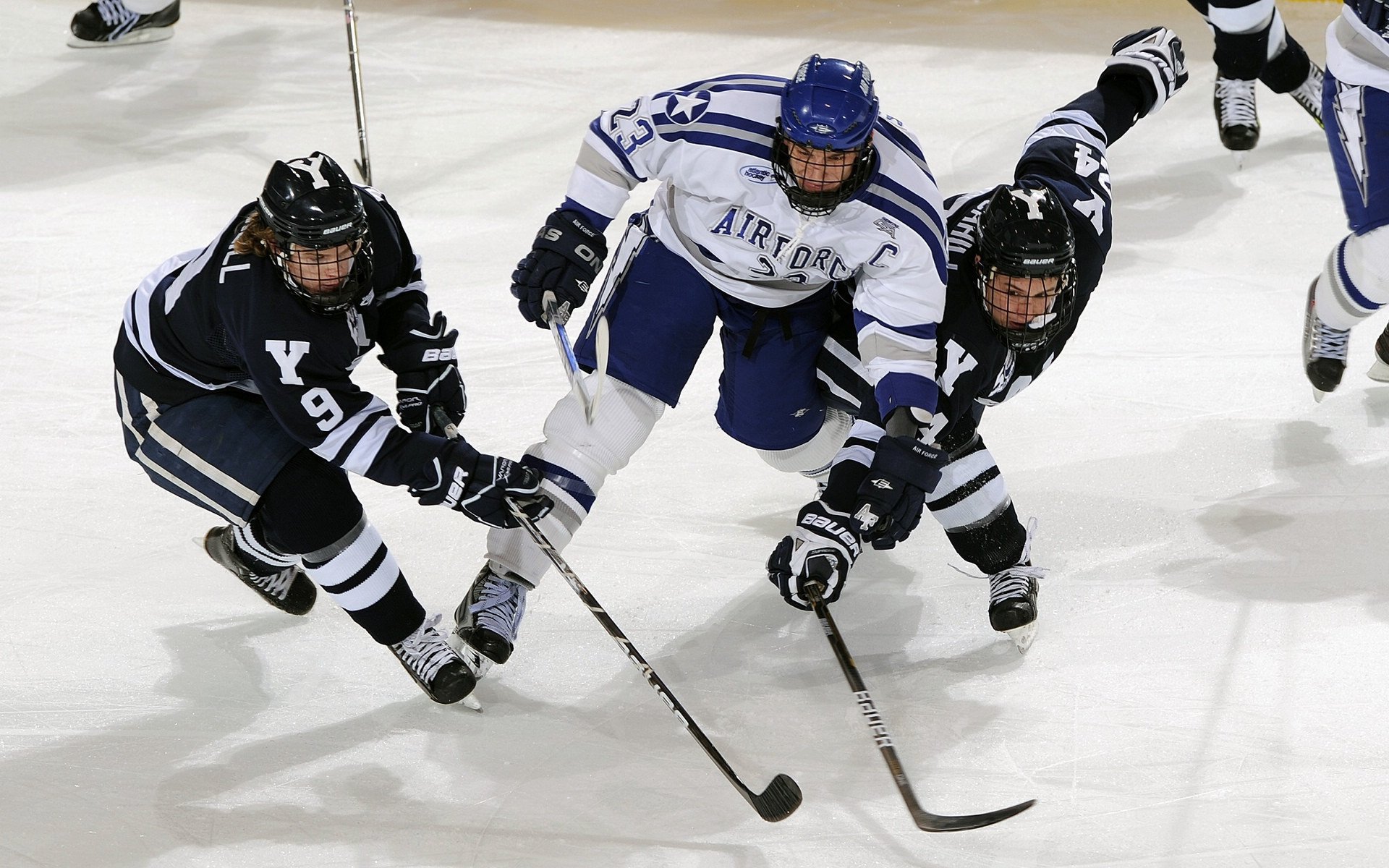 不来梅双边路推进造成对手混乱,不来梅最强阵容
